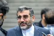 سلفی با وزیر ارشاد وسط مراسم یادبود پروانه معصومی!