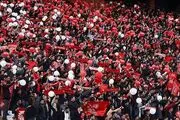 هواداران تراکتور با پرچم ژاپن مقابل پرسپولیس+عکس