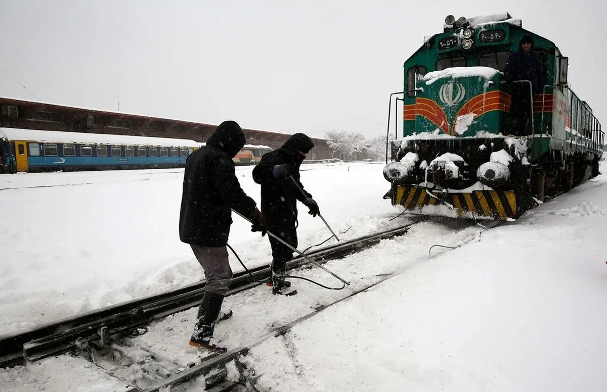 تصاویری عجیب از مدفون شدن مسیر راه‌آهن مشهد