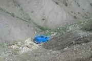 مرگ دو تن از اعضای خانواده بر اثر سقوط خودرو به دره + عکس