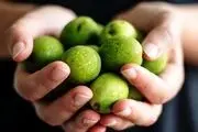 بهترین روش پاک کردن سیاهی گردو از دست
