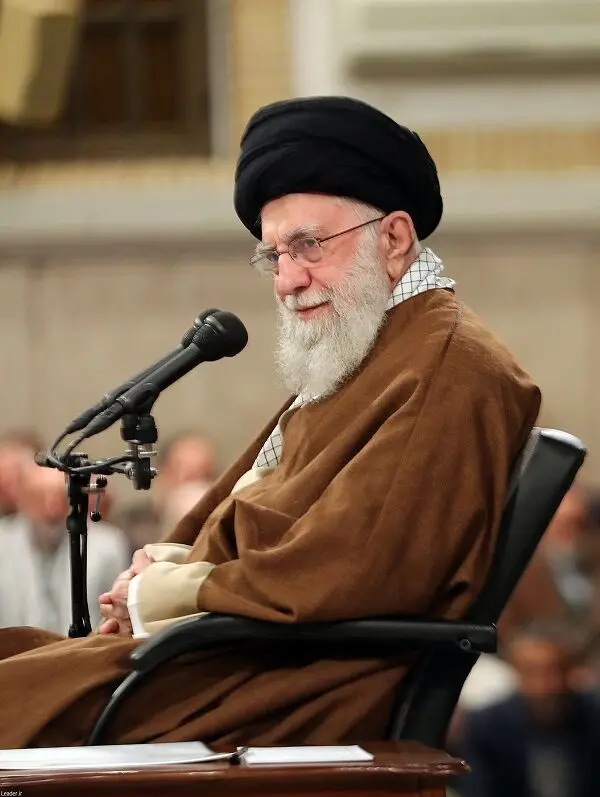 دیدار مداحان و شاعران اهل بیت‌(ع) با مقام معظم رهبری/گزارش تصویری