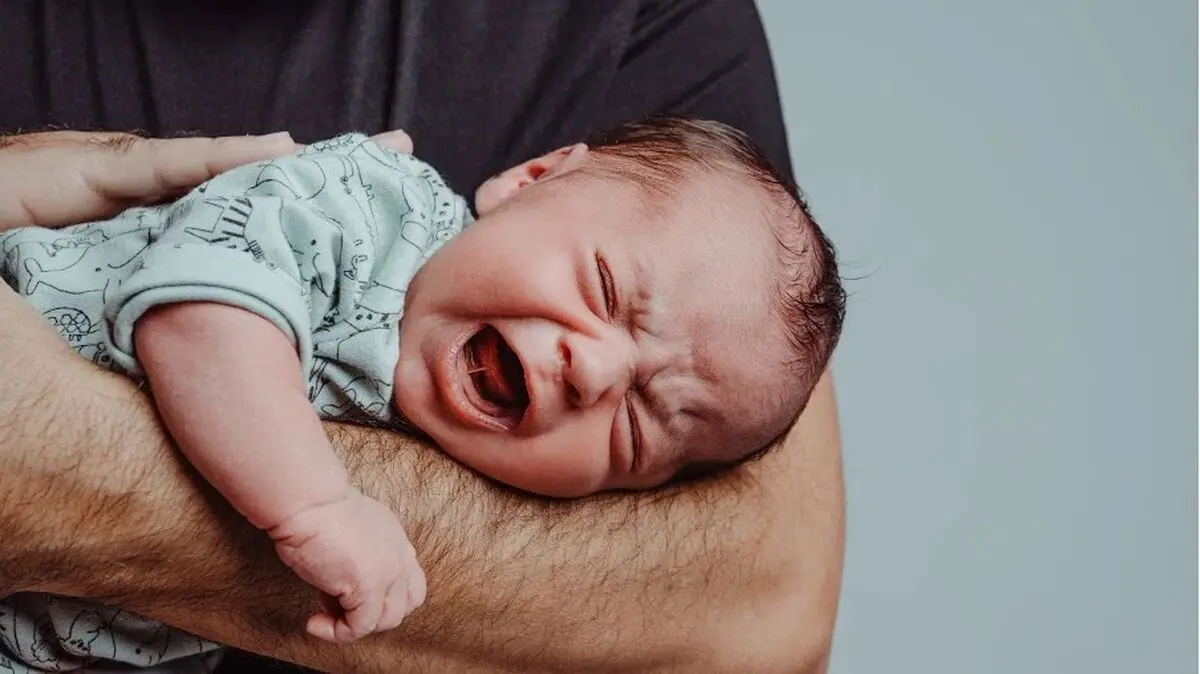 
برای آرام‌کردن کودک مبتلا به کولیک چه باید کرد؟