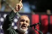 
تصاویری منتشرنشده از حضور جمعی از فرماندهان و مسئولان در منزل شهید سلامی
