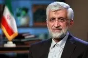 تصویر بوسه سعید جلیلی بر لباس نظامی شهید سردار سلامی
