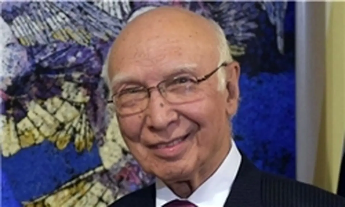 مقام پاکستانی راهی تهران شد