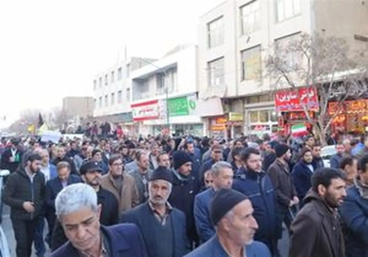 
تجمع ‌مردم زنجان علیه اغتشاشگران +تصاویر

