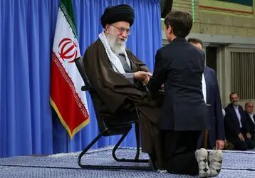 دیدار رهبری با دانش آموزان