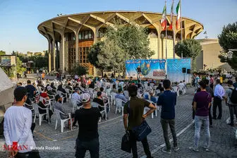 چرخ تئاتر به حرکت در آمد/ استقبال مردمی از بازگشایی تئاتر خیابانی