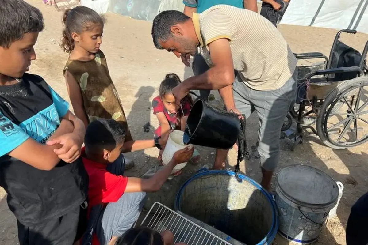 حفر چاه با دستان خالی برای تامین آب مصرفی در غزه