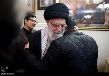 حضور رهبر معظم انقلاب در منزل شهید حاج قاسم سلیمانی