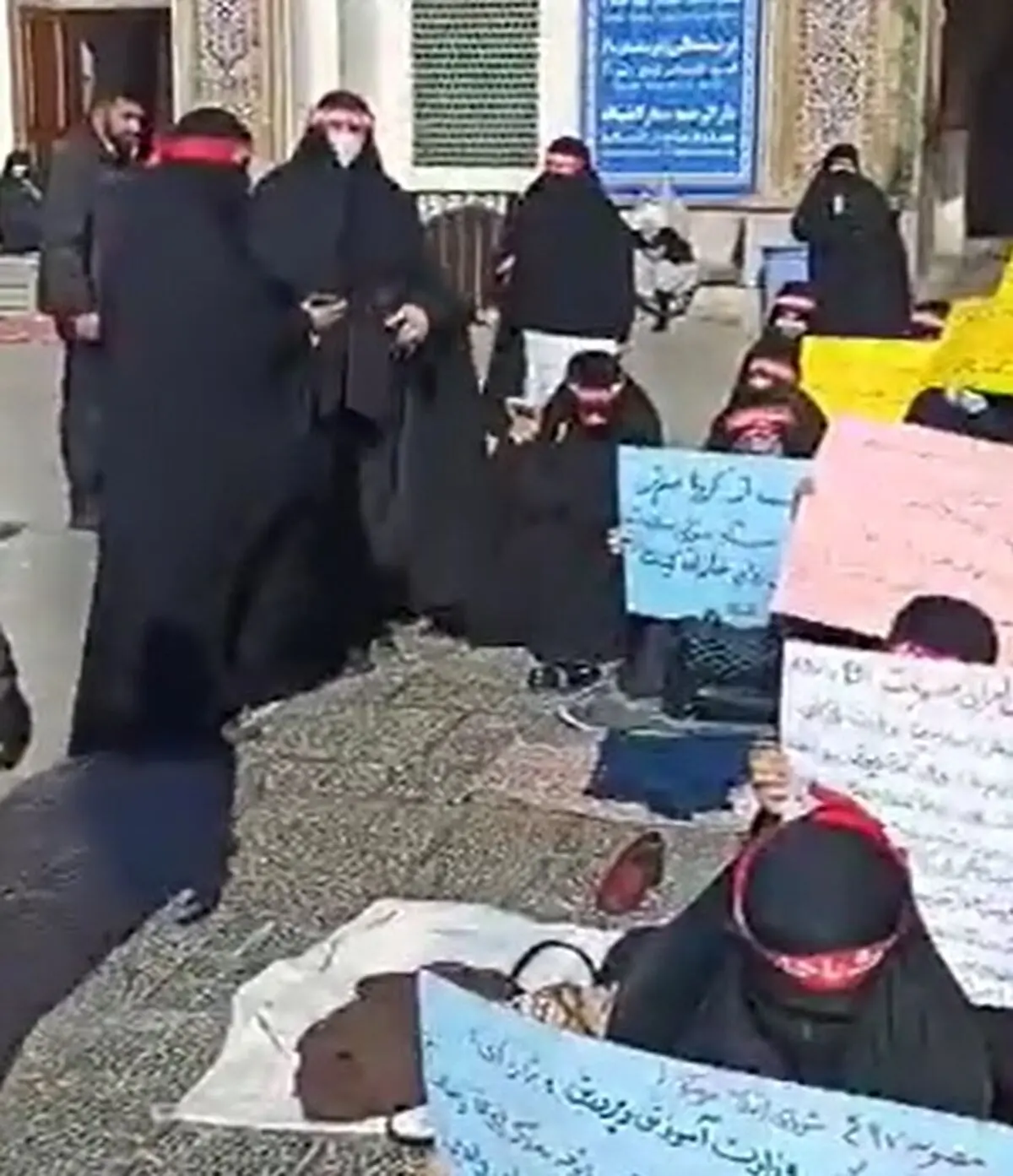 تجمع گروهی از زنان برای بهبود وضع حجاب در کشور+ فیلم
