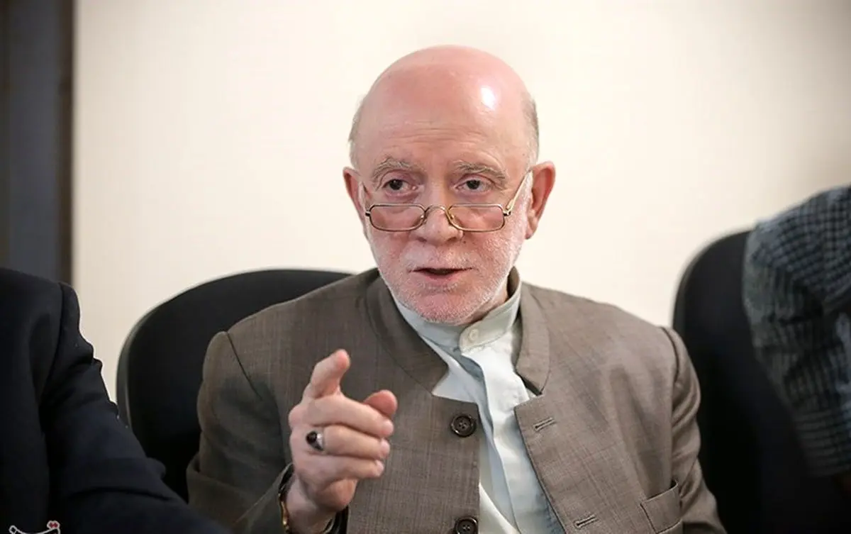 رفتار رئیس جمهور در راستای منحرف کردن افکار عمومی از مطالبات اصلی جامعه است