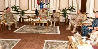دیدار فرمانده تروریست‌های سنتکام با وزیر دفاع مصر