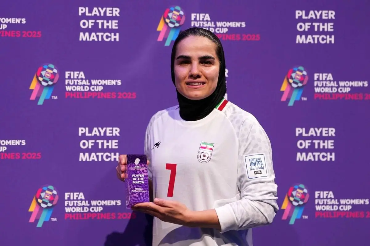 سلفی تاریخی فرشته کریمی در فیلیپین