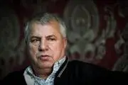 علی پروین: هر چه بدبختی داریم از موبایل است