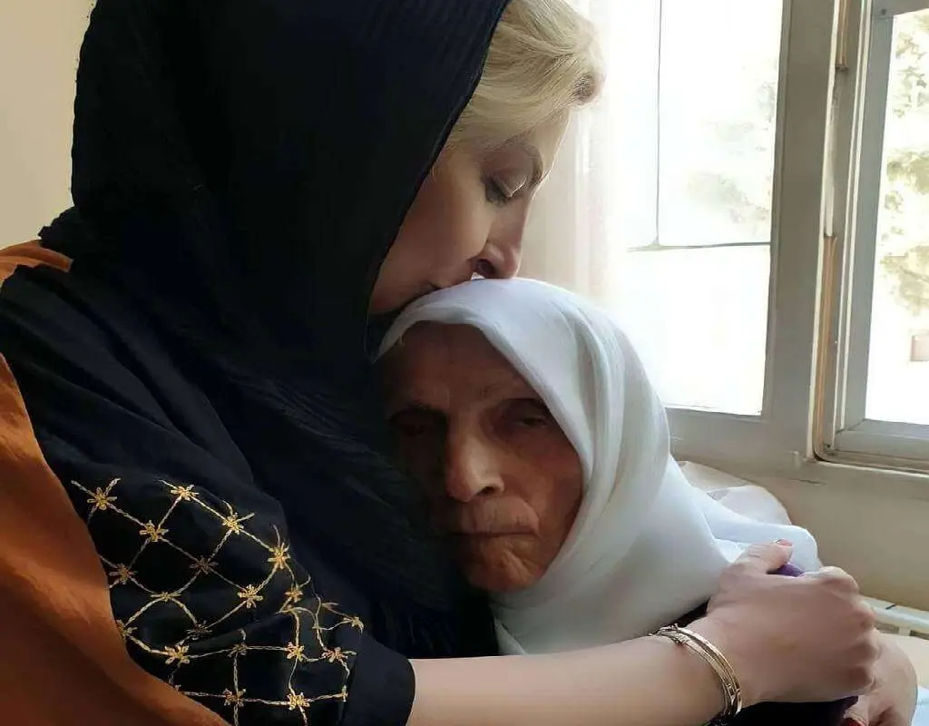 مرجانه گلچین عزادار شد /عکس