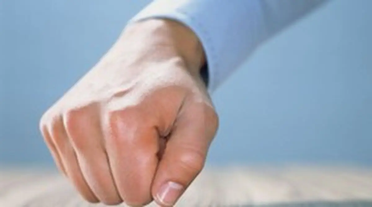 به تخته زدن واقعا بدشانسی را دور می‌کند؟