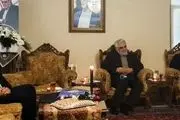 دیدار مشاور مقام معظم رهبری با خانواده شهید فخری‌زاده 