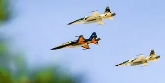 رژه اقتدار جنگنده‌ها و پهپادهای نیروی هوایی در آسمان تهران