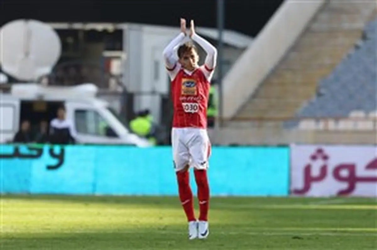 حرکت جنجالی بازیکن پرسپولیس بعد از تعویض 