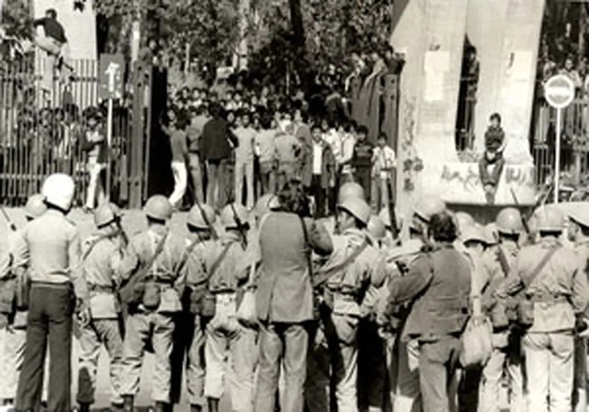 ۱۳ آبان؛ نماد مبارزه و خروش دانشآموزان در برابر زیادهخواهی آمریکا