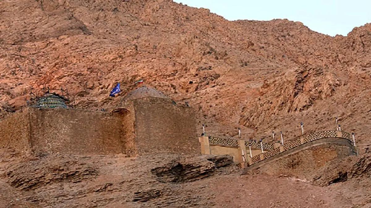 کوه بی بی شهربانو زیر انفجار دینامیتها برای تامین سیمان کارخانه ها
