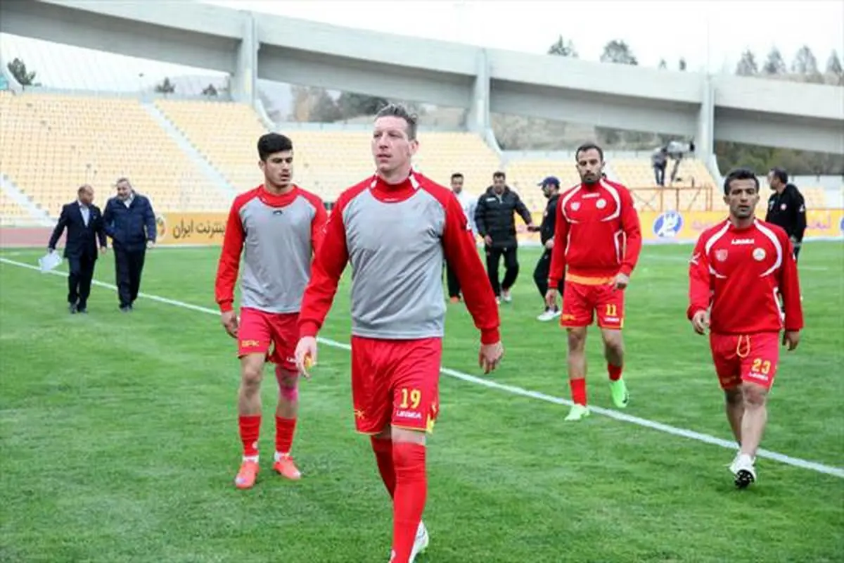 کم مانده مدافع لیگ برتری برای پرسپولیسی شدن التماس کند!