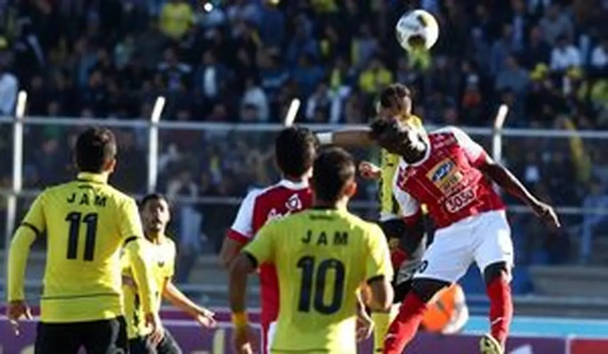 حضور یک زن در بازی پرسپولیس با جم!
