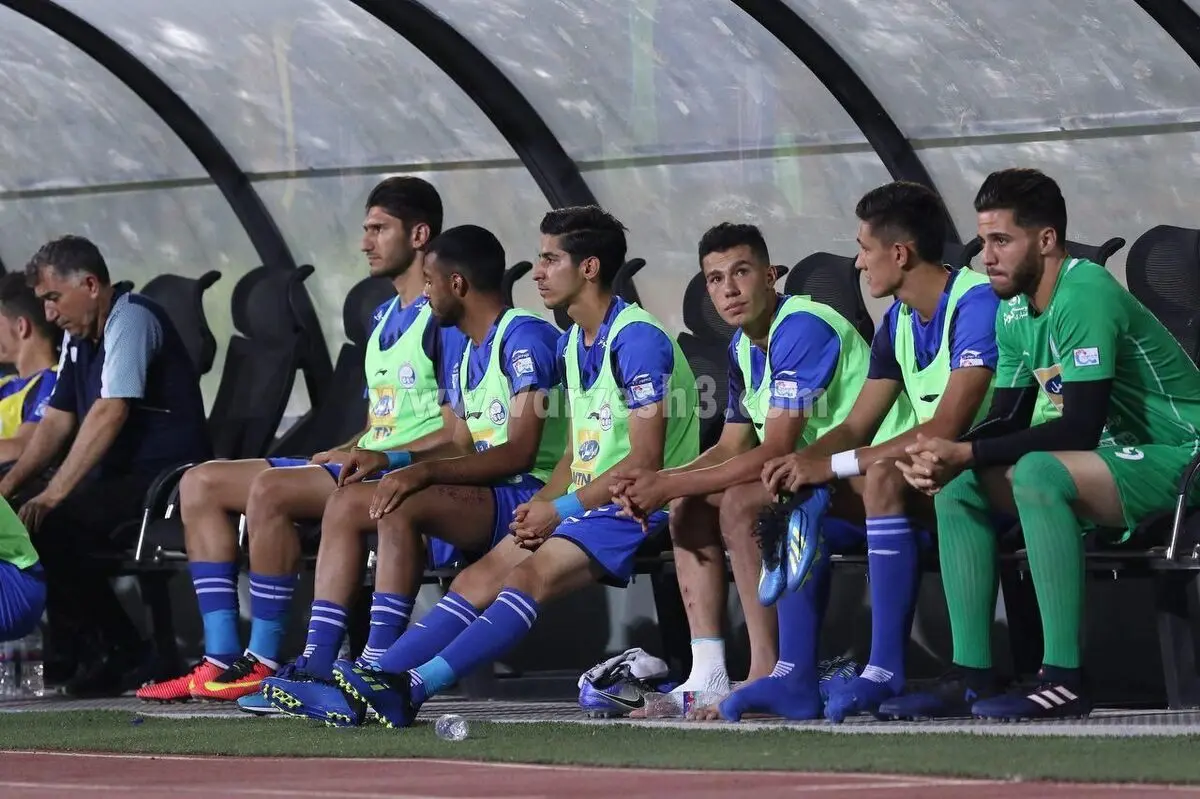 نیمکت غریب استقلال در آزادی 