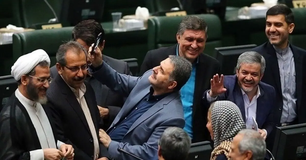 عکس های سلفی، شناسنامه معرفی نمایندگان منتخب 