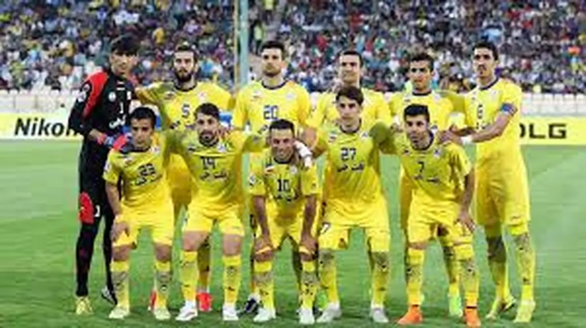 استعفا دسته جمعی نفتی ها/ تجمع مقابل فدراسیون فوتبال