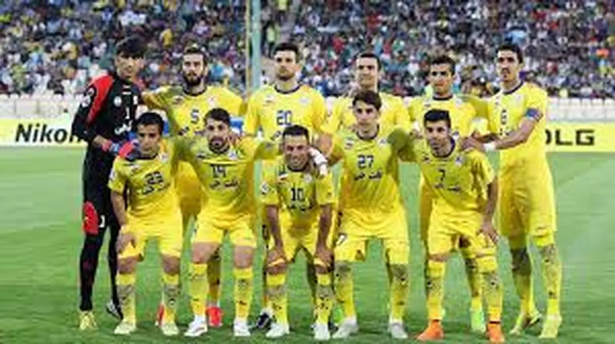 استعفا دسته جمعی نفتی ها/ تجمع مقابل فدراسیون فوتبال