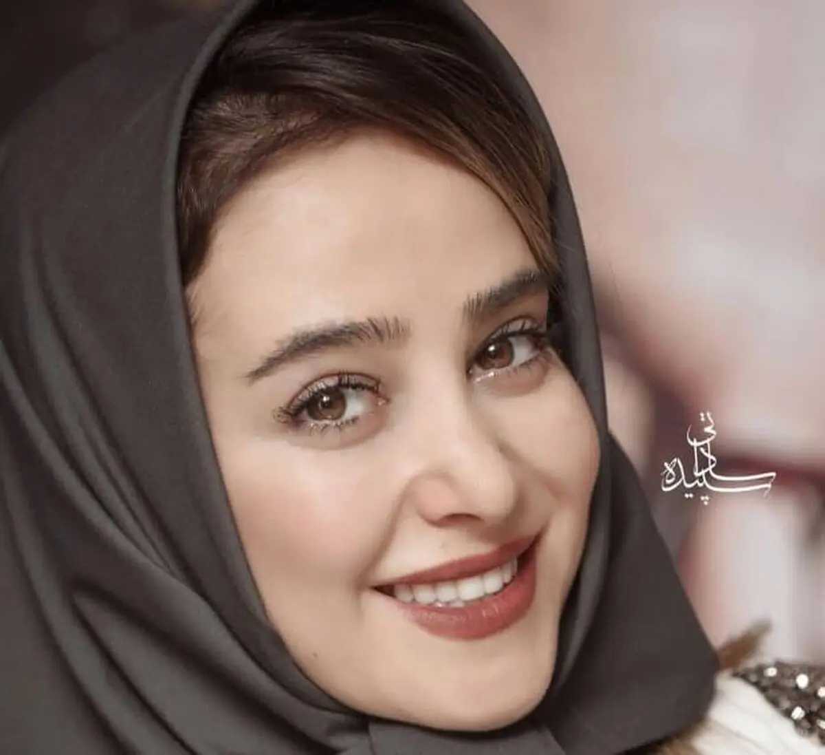عکس عجیب مادر الناز حبیبی در روز عروسی اش