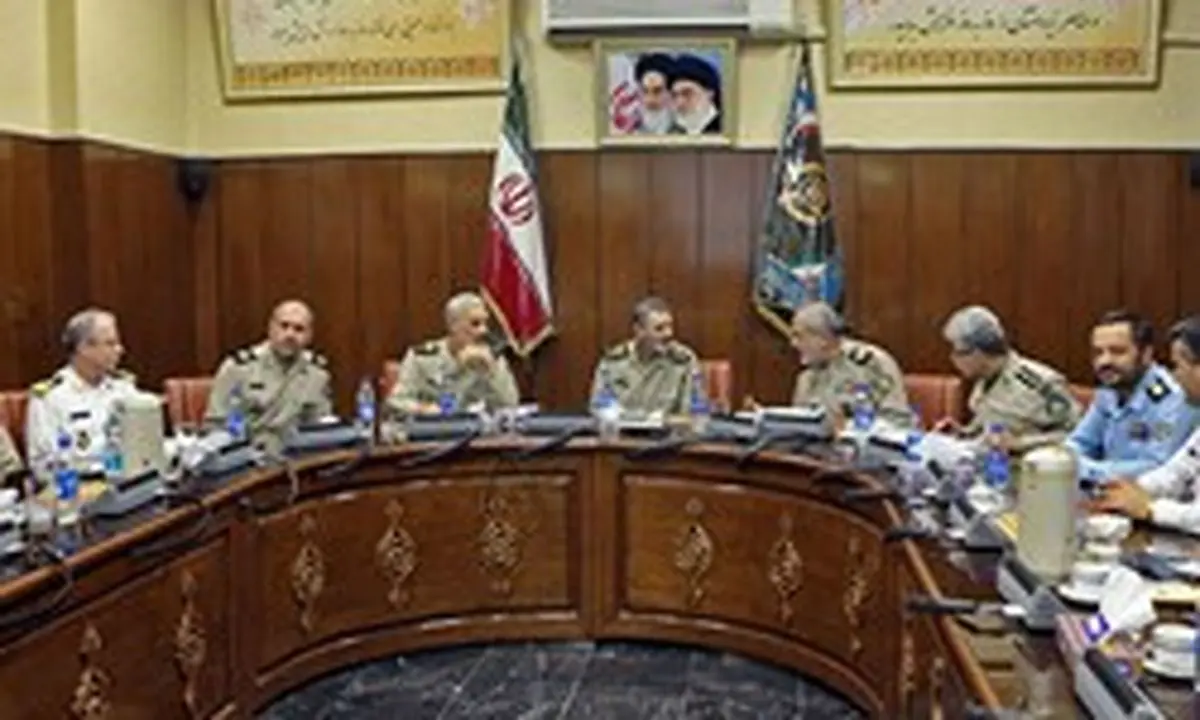 نشست هم اندیشی فرمانده کل ارتش با تعدادی از درجهداران