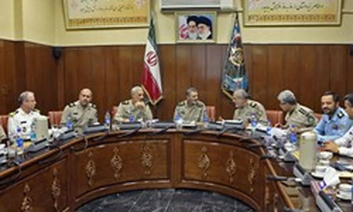نشست هم اندیشی فرمانده کل ارتش با تعدادی از درجه‌داران