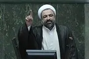 تقی‌زاده سرش را از گور بیرون آورده