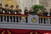 حضور دختر رهبر کره‌شمالی در رژه نظامی کنار پدرش