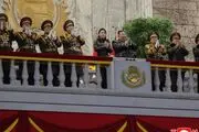حضور دختر رهبر کره‌شمالی در رژه نظامی کنار پدرش