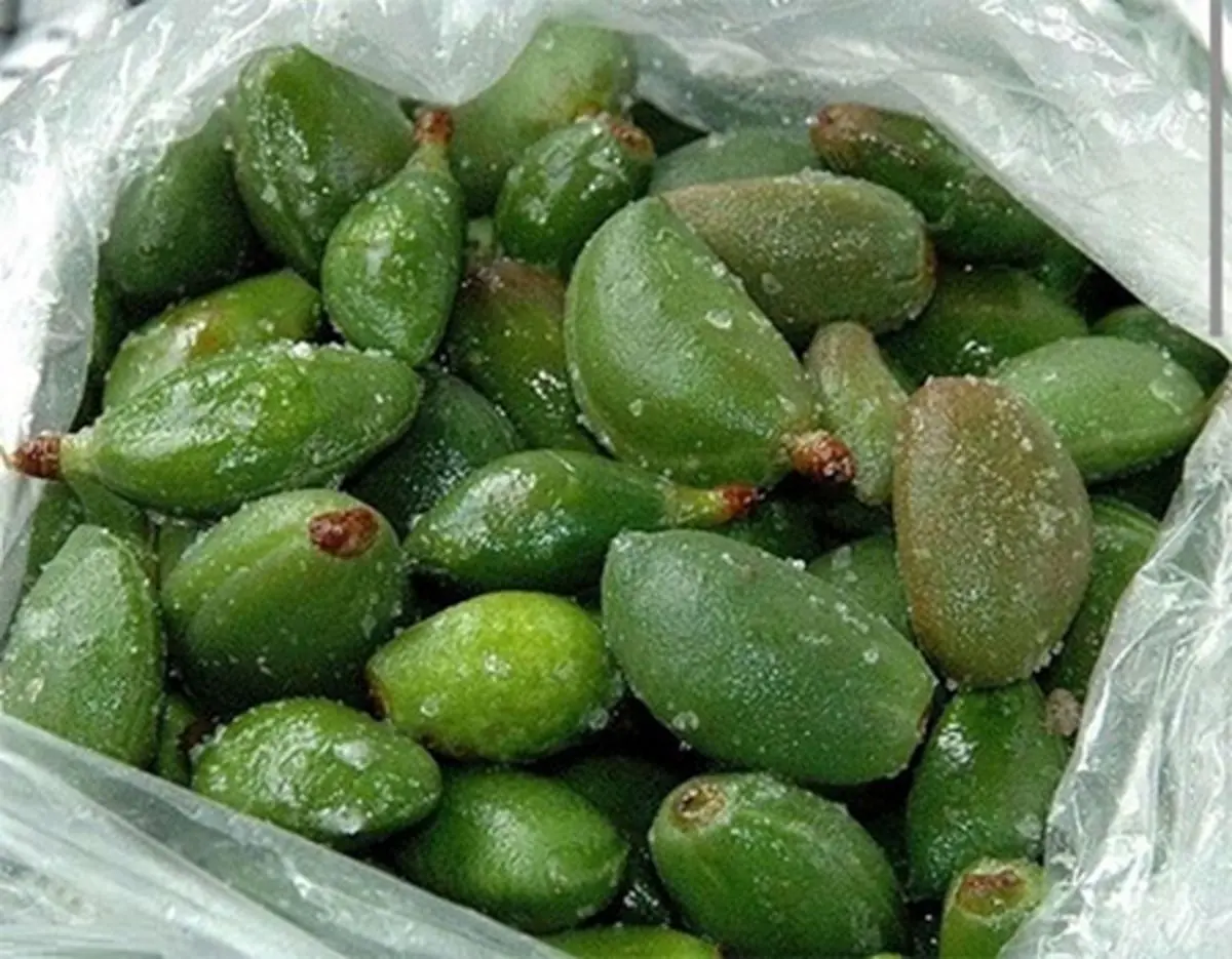 مصرف بیش از اندازه چغاله بادام چه خطری دارد؟