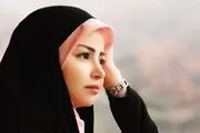 سلفی خانم مجری با اولین برف 98/ عکس

