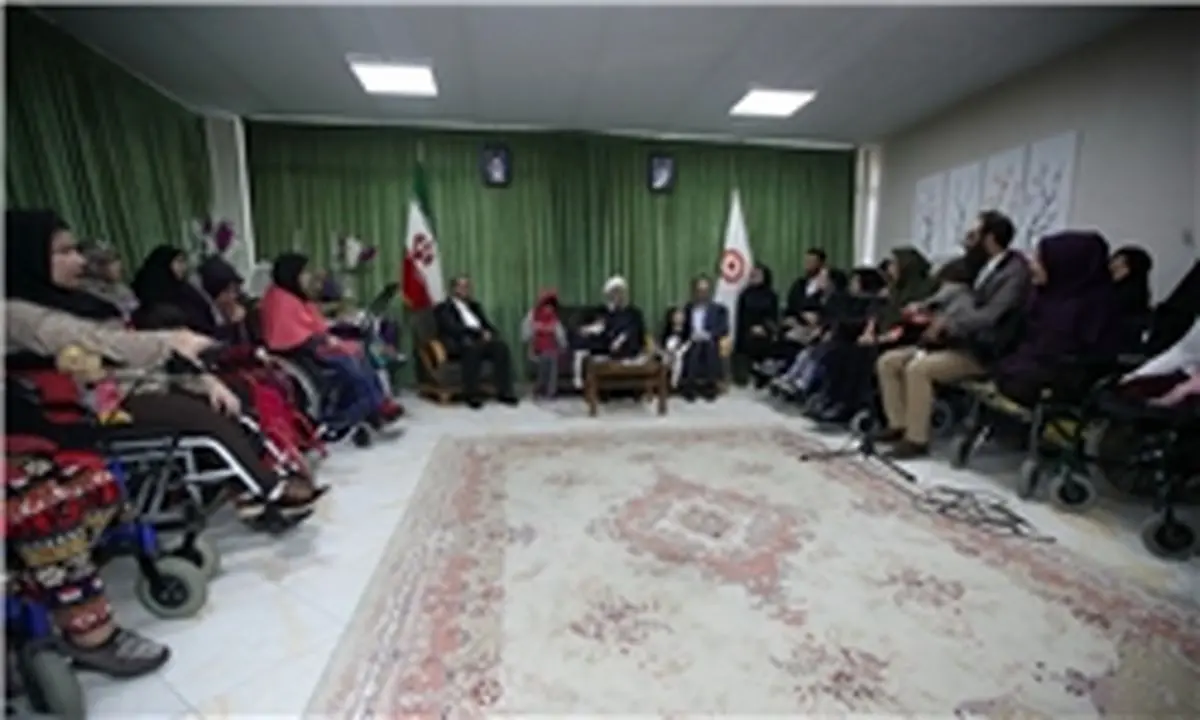 حضور روحانی در مجتمع خدمات بهزیستی شهدای هفتم تیر