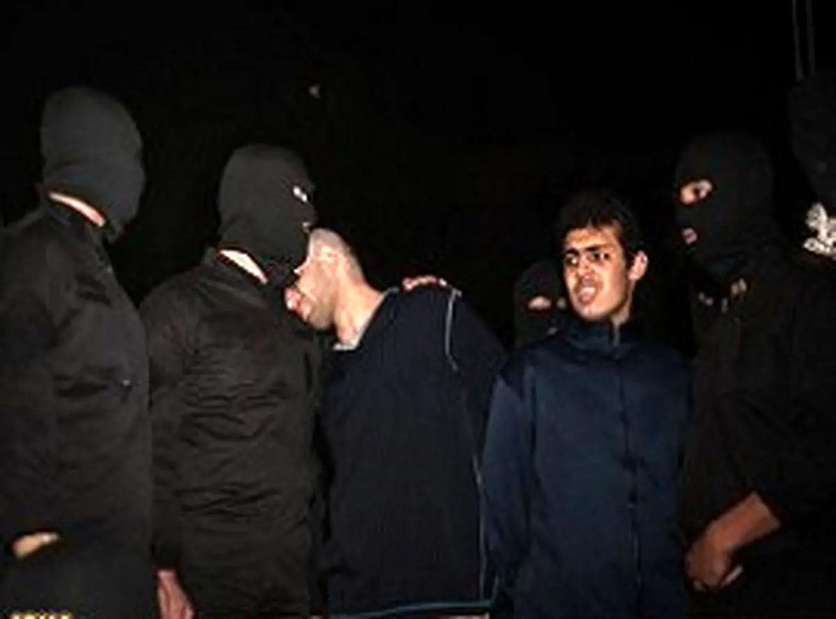 حمایت زورگویان از زورگیران + تصویر