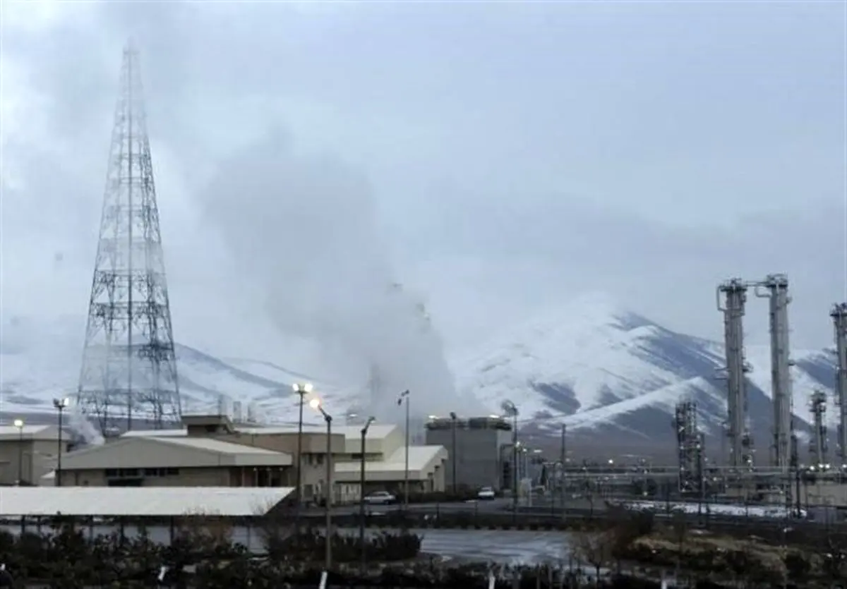 نمایندگان از تاسیسات آب سنگین اراک بازدید میکنند