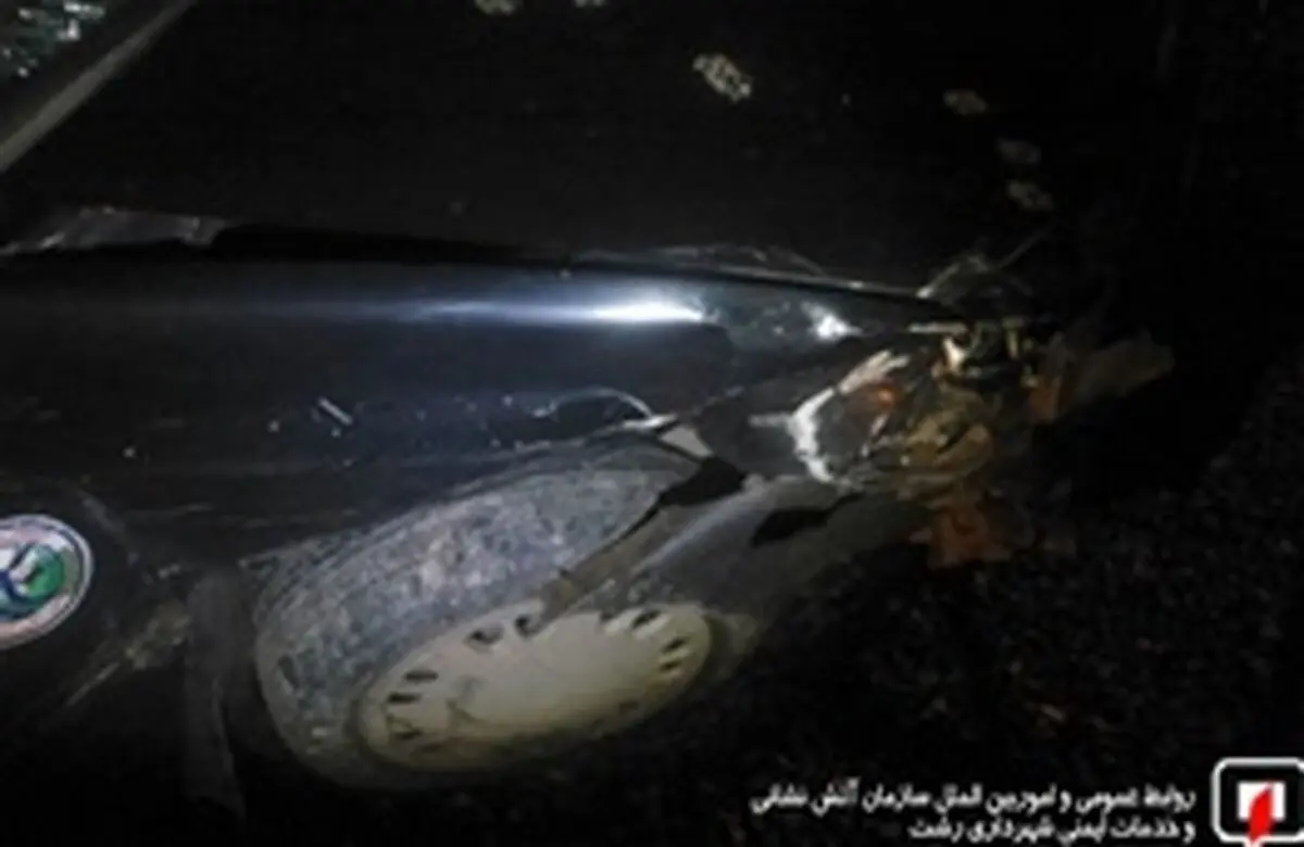برخورد شدید دو خودروی سواری در بلوار لاکان رشت؛ یک سرنشین را
محبوس
کرد 
