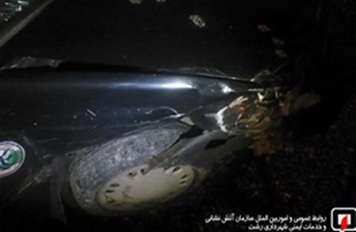 برخورد شدید دو خودروی سواری در بلوار لاکان رشت؛ یک سرنشین را
محبوس
کرد 