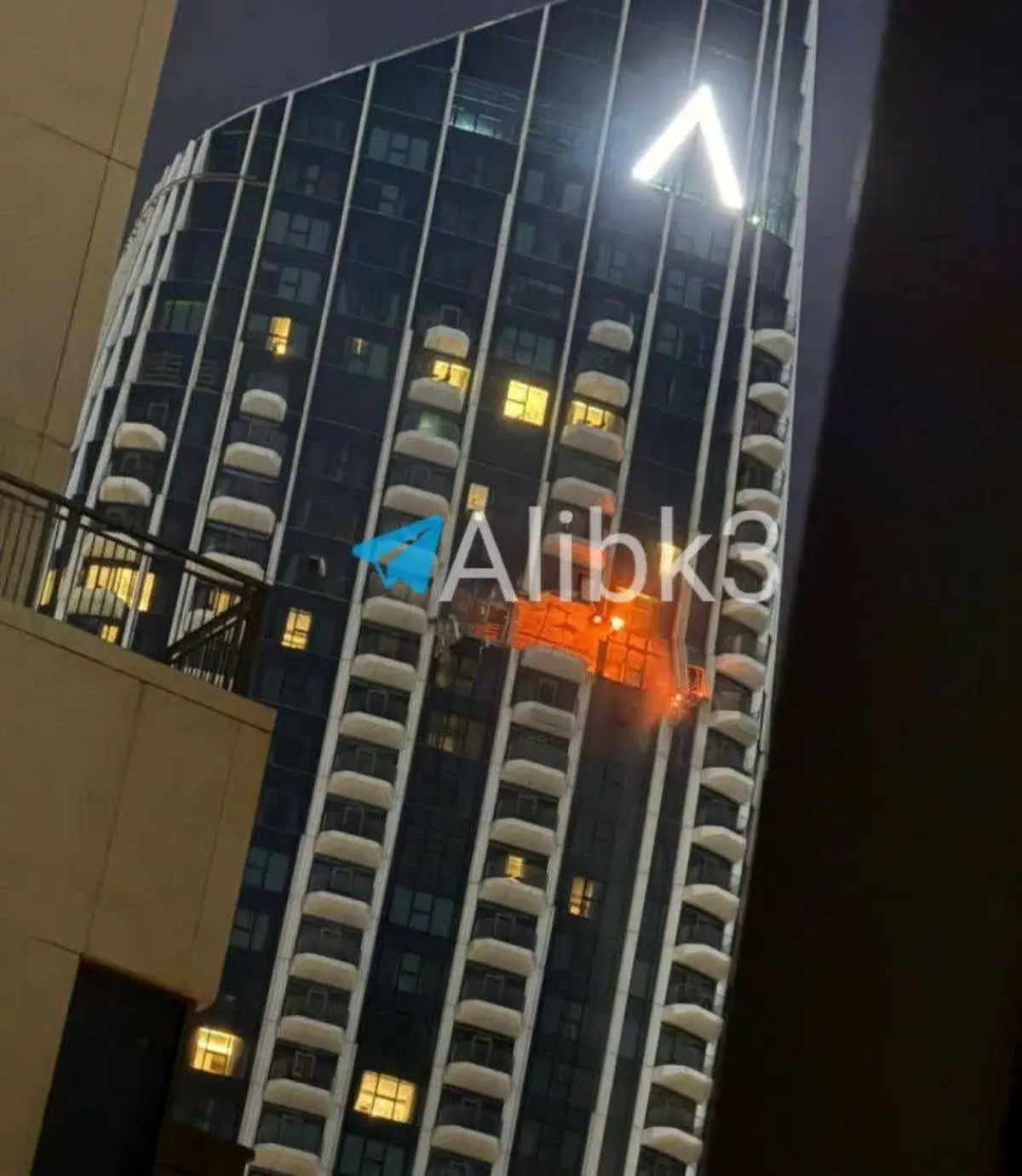 تصویری از هدف قرار دادن برج محل استقرار سربازان آمریکایی در دبی