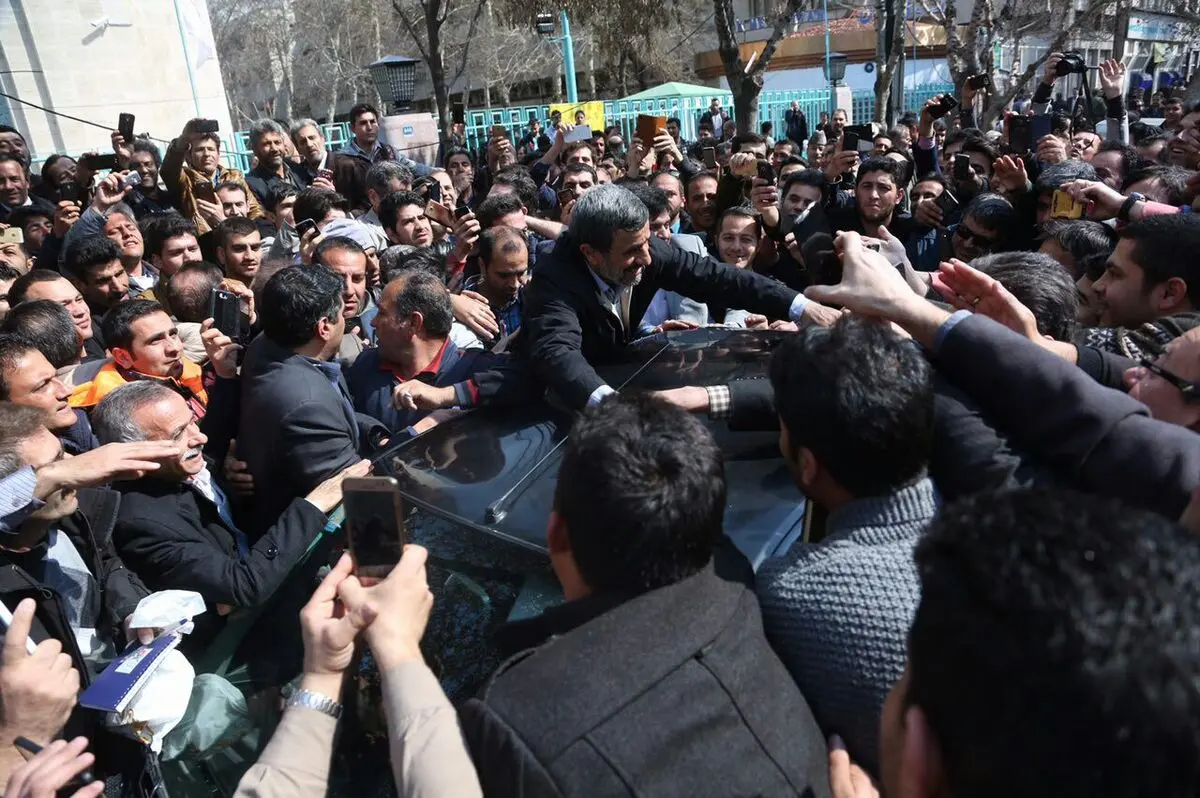احمدی‌نژاد در بازار تهران + تصاویر 