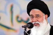 
آن‌هایی که دم از تعامل با آمریکا می‌زنند کافر نیستند بلکه فقط دل به ترحم مستکبران بستند
