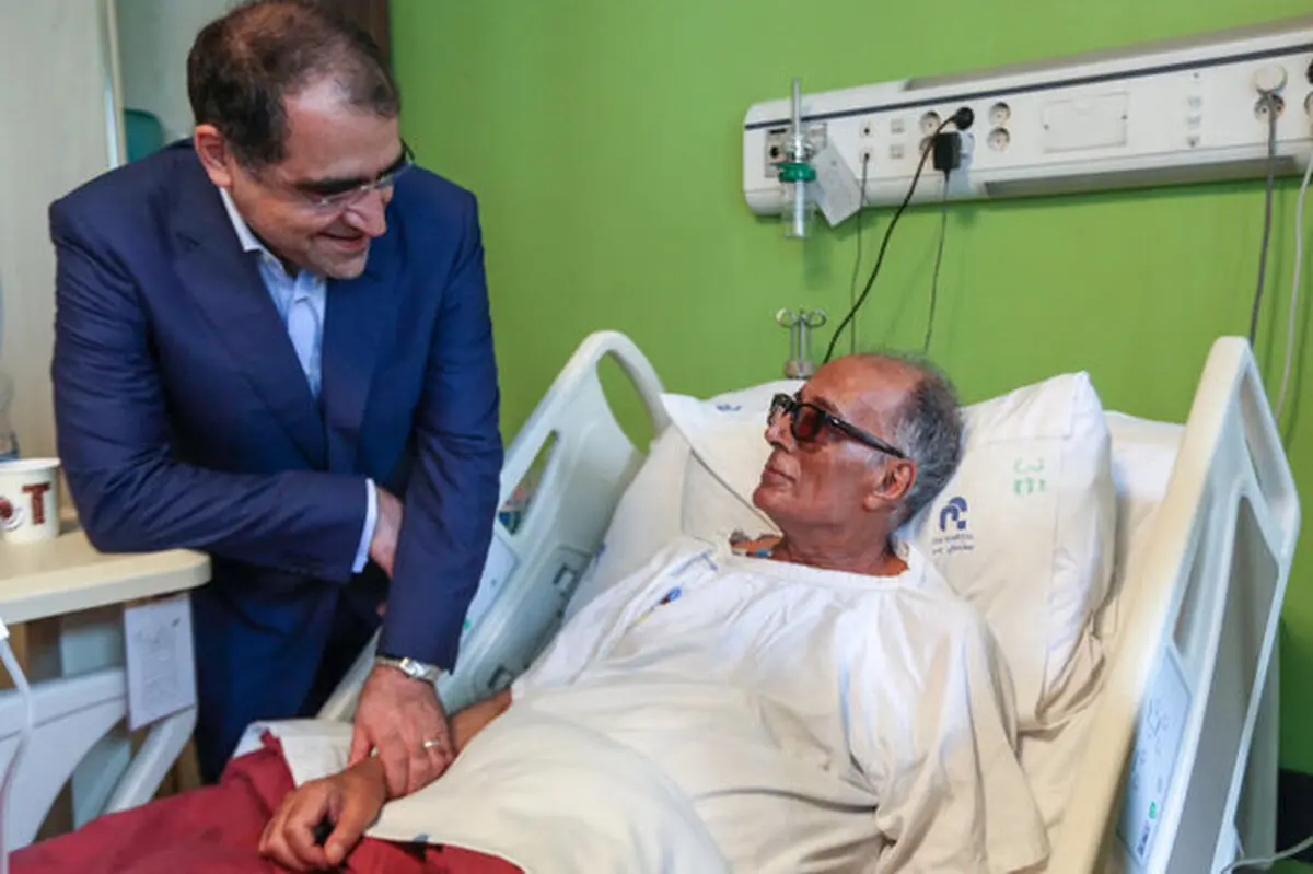 وزیر بهداشت به عیادت کیارستمی رفت